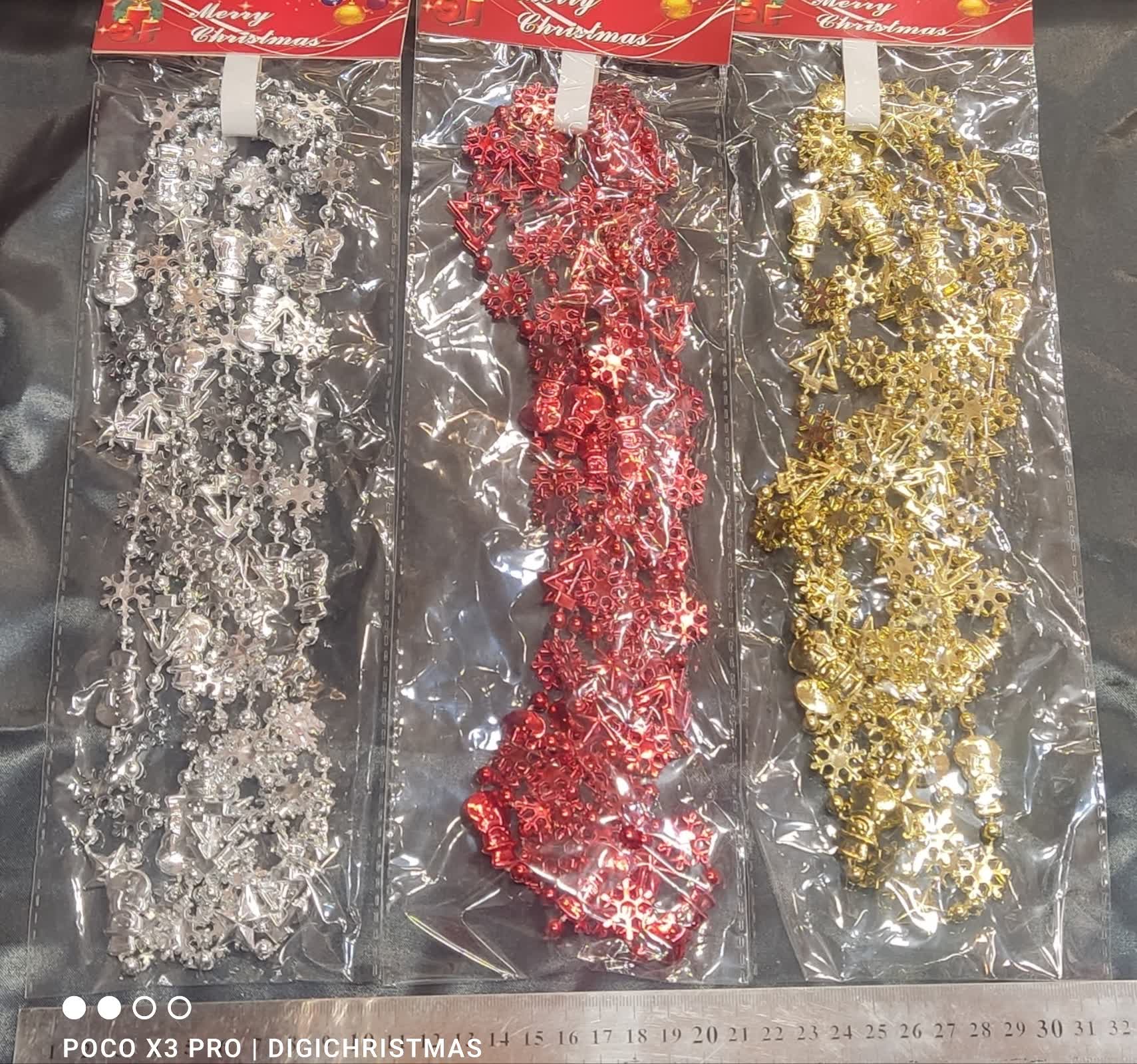 زنجیر دور درخت کریستمس